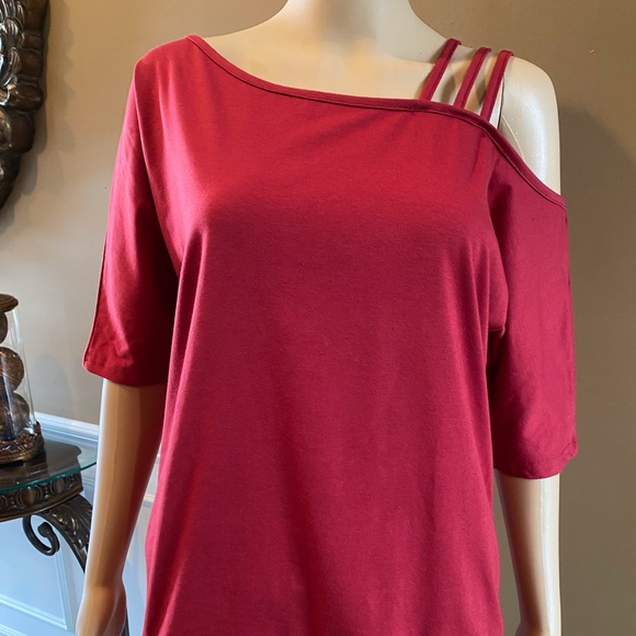 Last One! Price Drop! Red Off the Shoulder Top - Picture 5 of 7